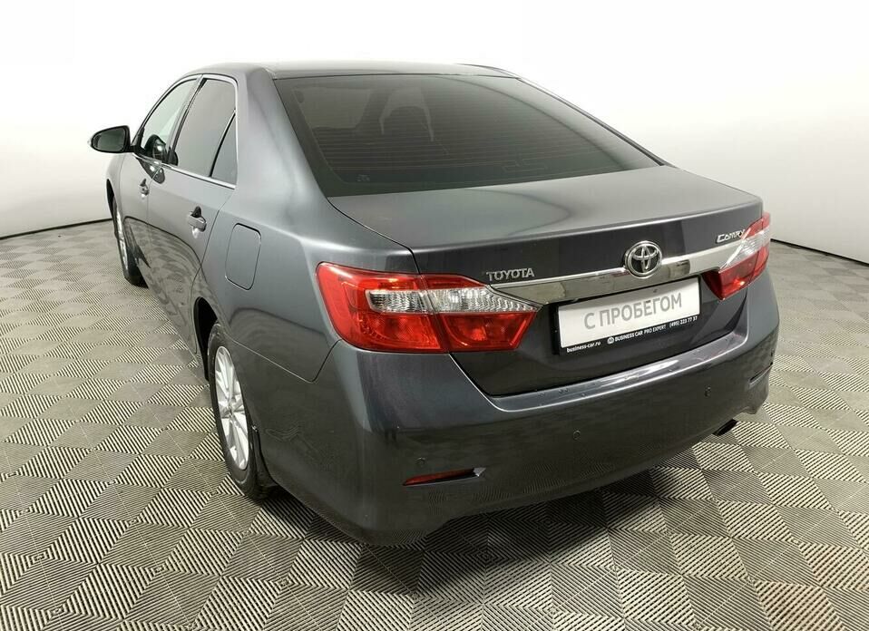 Toyota Camry 2.5 AT (181 л.с.)