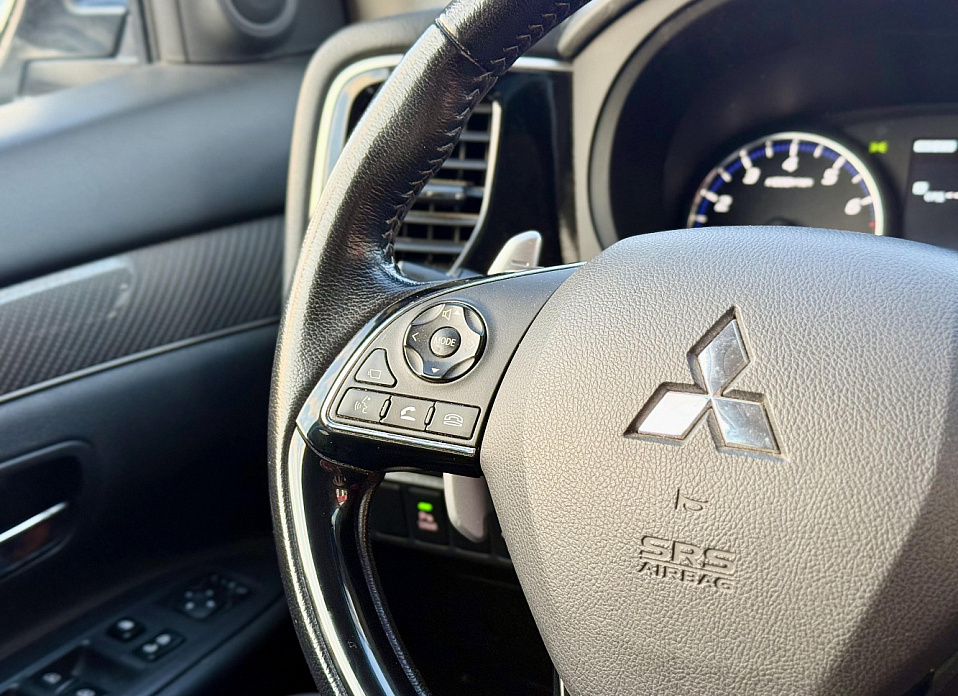 Mitsubishi Outlander, III Рестайлинг 3 2.4 CVT (167 л.с.) 4WD