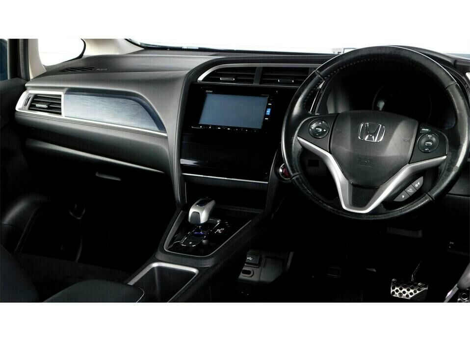 Honda Shuttle 1.5hyb AMT (110 л.с.)