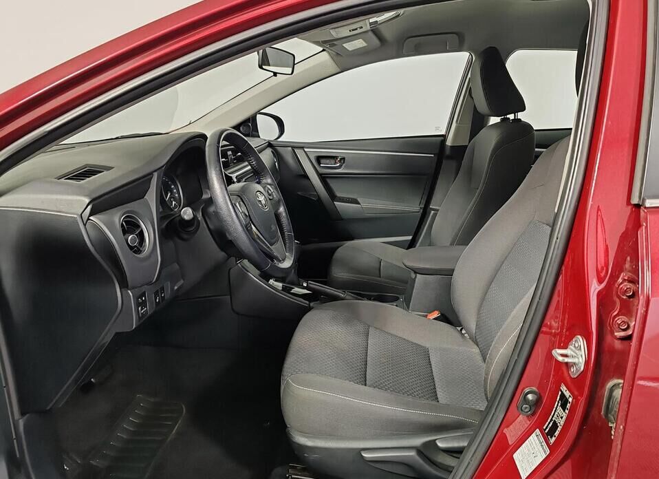 Toyota Corolla, XI (E160, E170) Рестайлинг 1 1.6 CVT (122 л.с.)