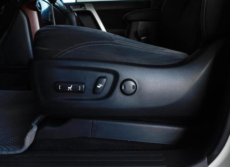 Toyota Land Cruiser Prado, 150 Series Рестайлинг 1 3.0d AT (173 л.с.) 4WD