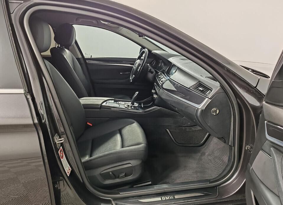 BMW 5 серии, VI (F10/F11/F07) Рестайлинг 520i 2.0 AT (184 л.с.)