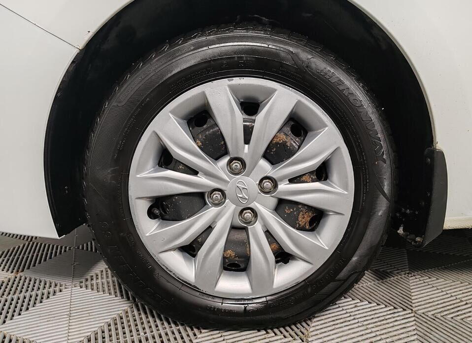 Hyundai Solaris, II 1.6 AT (123 л.с.)