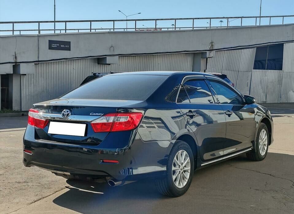 Toyota Camry 2.5 AT (181 л.с.)