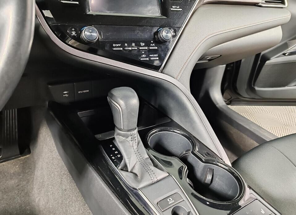 Toyota Camry, VIII (XV70) 2.5 AT (181 л.с.)