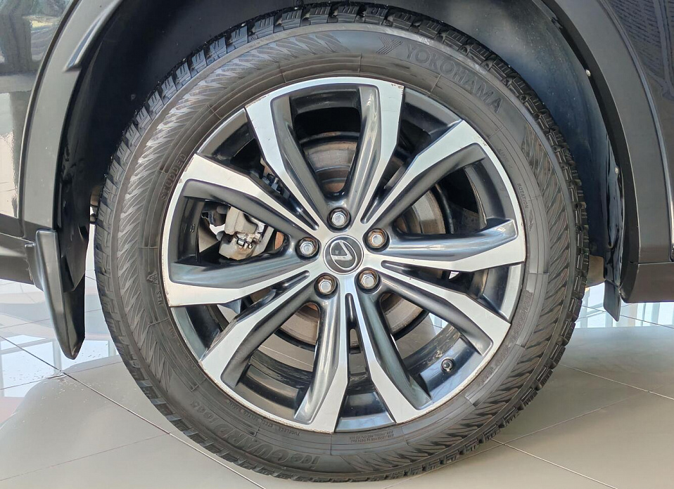 Lexus RX, IV 300 2.0 AT (238 л.с.) 4WD