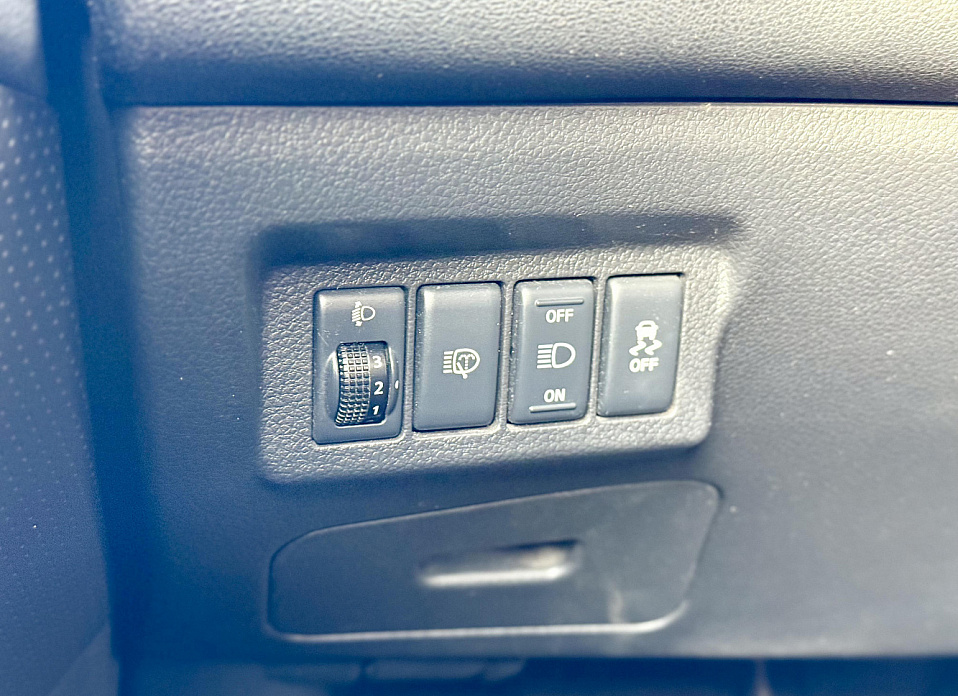 Nissan X-Trail, II Рестайлинг 2.0 MT (141 л.с.) 4WD