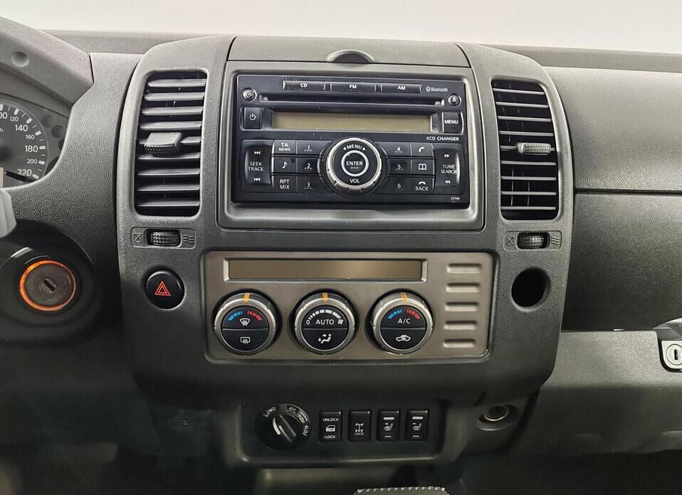 Nissan Navara (Frontier) 2.5d AT (174 л.с.) 4WD