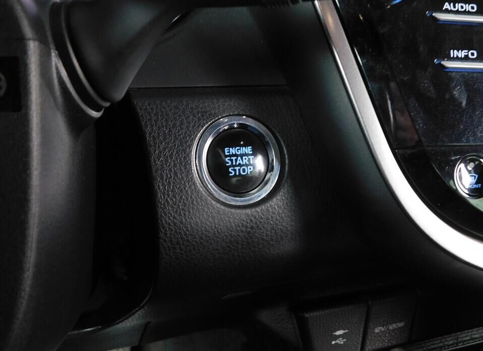 Toyota Camry, VIII (XV70) 2.5 AT (181 л.с.)