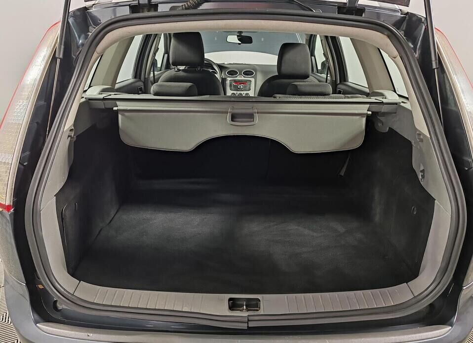 Ford Focus, II Рестайлинг 1.6 MT (100 л.с.)