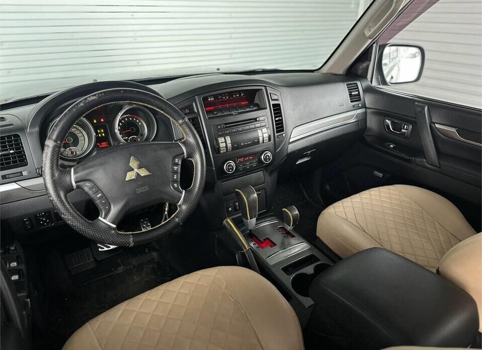 Mitsubishi Pajero, IV Рестайлинг 1 3.0 AT (178 л.с.) 4WD