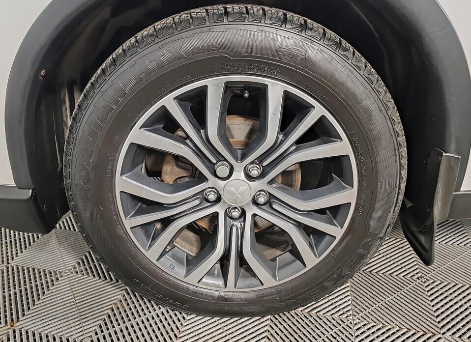 Mitsubishi Outlander, III Рестайлинг 2 2.0 CVT (146 л.с.) 4WD