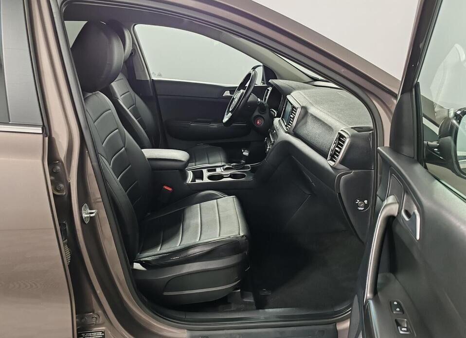 Kia Sportage, IV Рестайлинг 2.0 AT (150 л.с.)