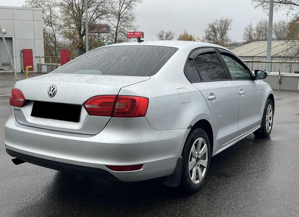 Volkswagen Jetta, VI 1.6 AT (105 л.с.)
