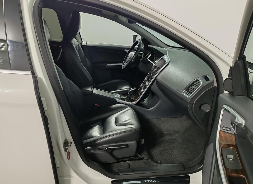Volvo XC60, I Рестайлинг 2.4d AT (215 л.с.) 4WD