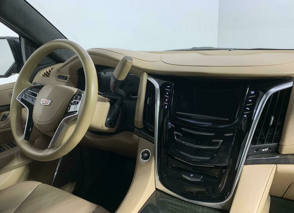 Cadillac Escalade 6.2 AT (426 л.с.) 4WD