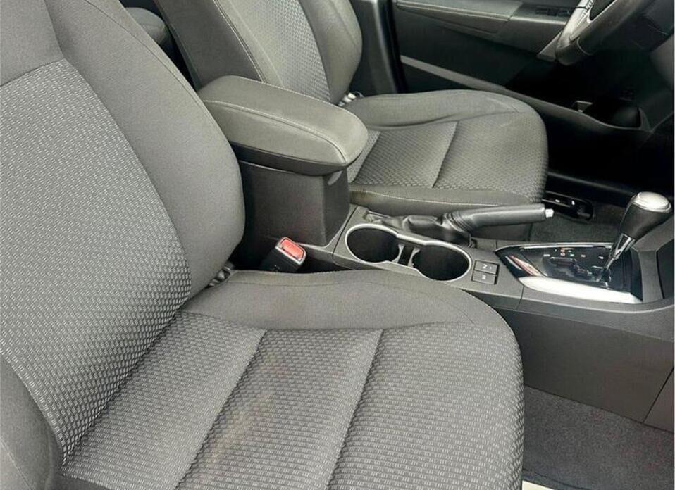 Toyota Corolla, XI (E160, E170, E180) 1.6 CVT (122 л.с.)