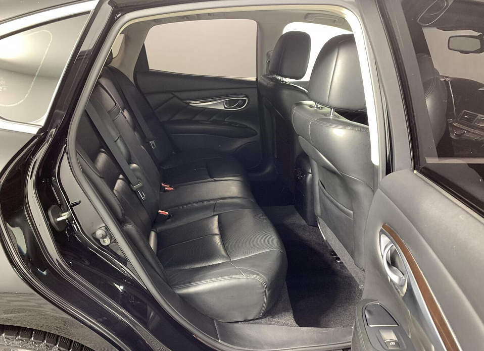 Infiniti Q70, I 3.7 AT (333 л.с.) 4WD