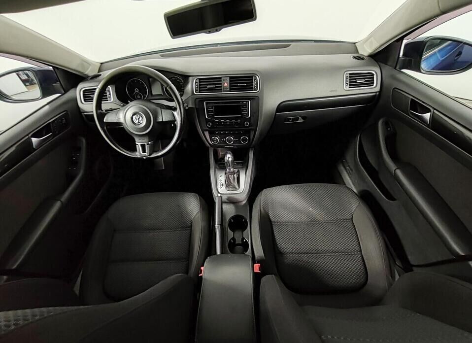 Volkswagen Jetta 1.6 AT (105 л.с.)
