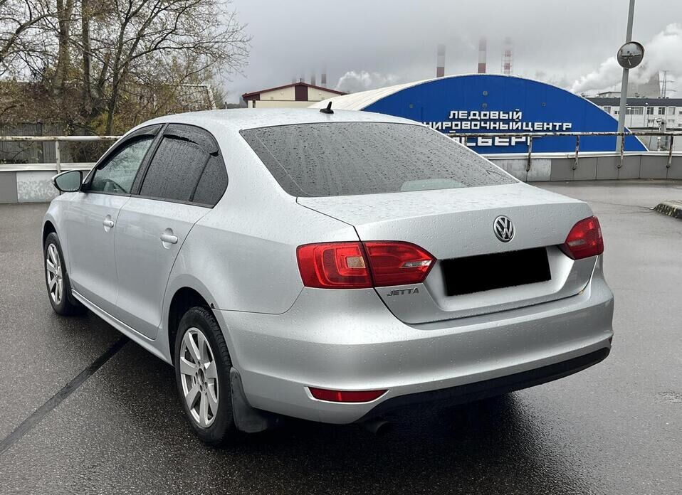 Volkswagen Jetta, VI 1.6 AT (105 л.с.)