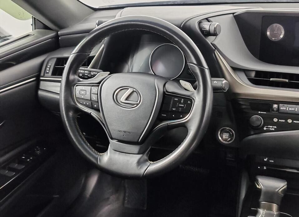 Lexus ES 250 2.5 AT (200 л.с.)