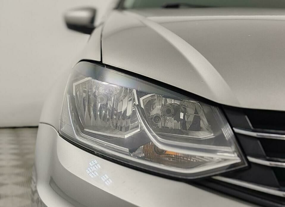 Volkswagen Polo 1.6 AT (110 л.с.)