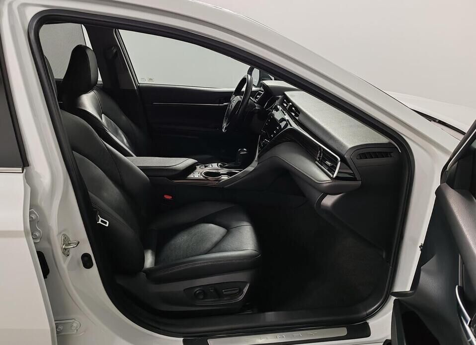 Toyota Camry, VIII (XV70) 3.5 AT (249 л.с.)