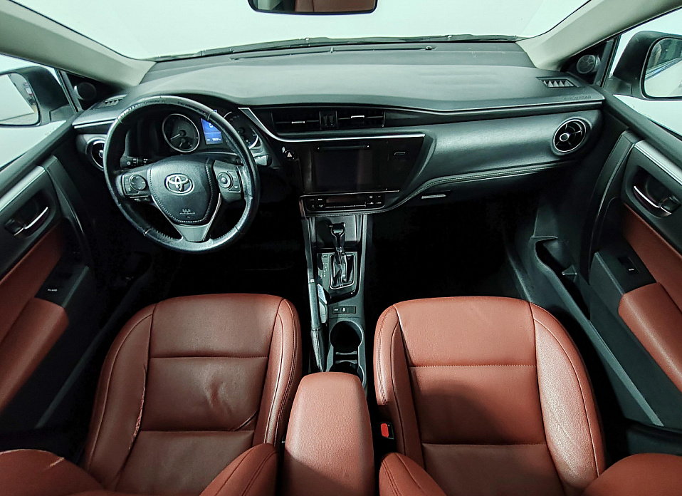 Toyota Corolla, XI (E160, E170) Рестайлинг 1.6 CVT (122 л.с.)