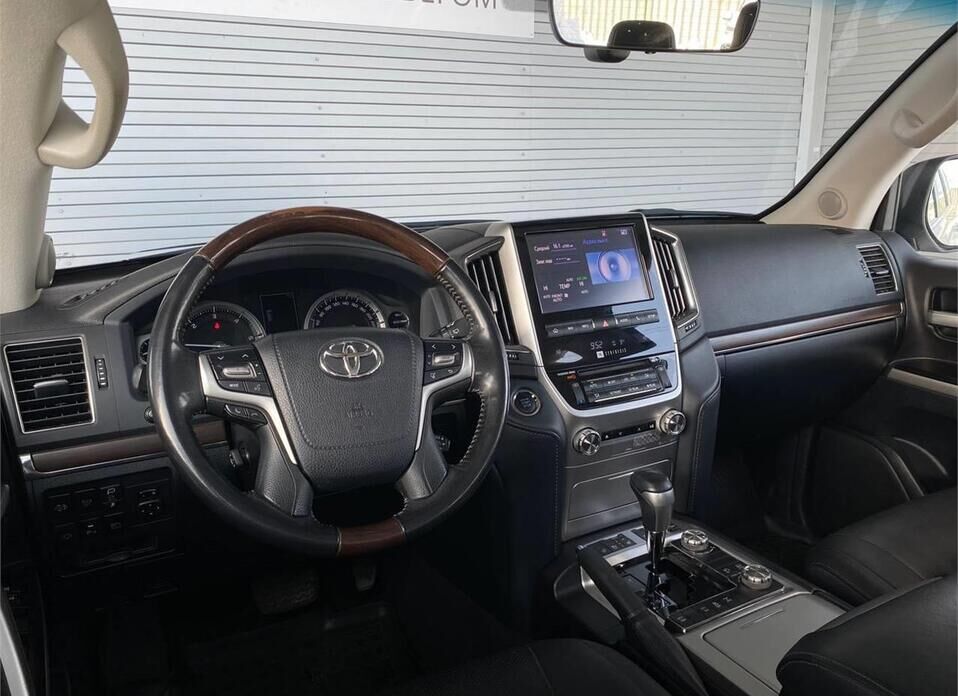Toyota Land Cruiser, 200 Series Рестайлинг 2 4.5d AT (249 л.с.) 4WD
