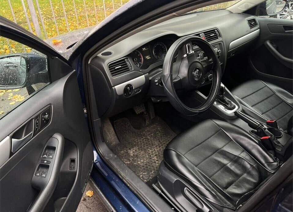 Volkswagen Jetta, VI 1.6 AT (105 л.с.)