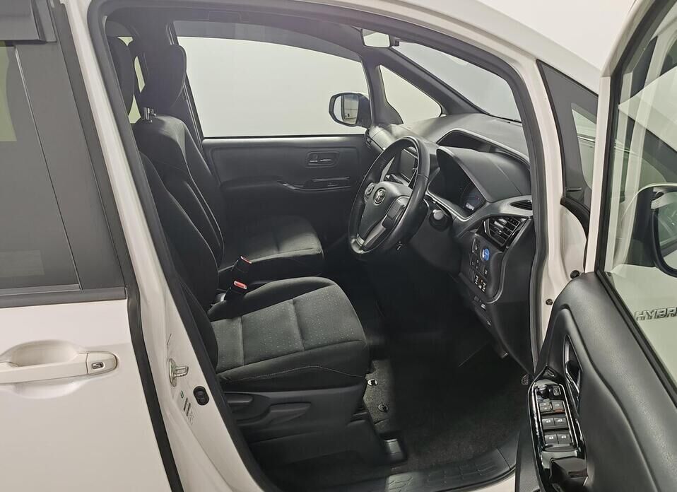 Toyota Voxy, III (R80) 1.8hyb CVT (99 л.с.)