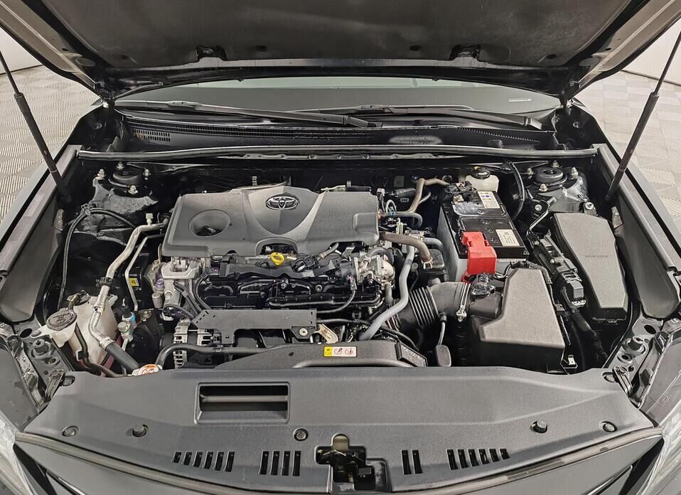 Toyota Camry 2.5 AT (209 л.с.)