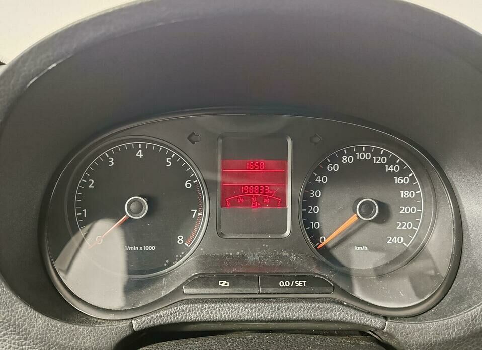 Volkswagen Polo 1.6 AT (105 л.с.)