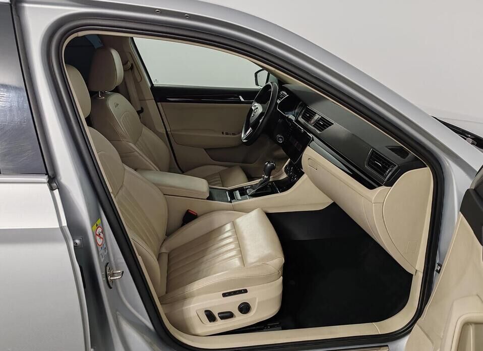 Skoda Superb 2.0 AMT (220 л.с.)