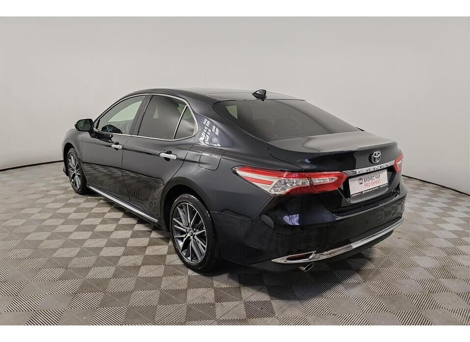 Toyota Camry 2.5 AT (209 л.с.)
