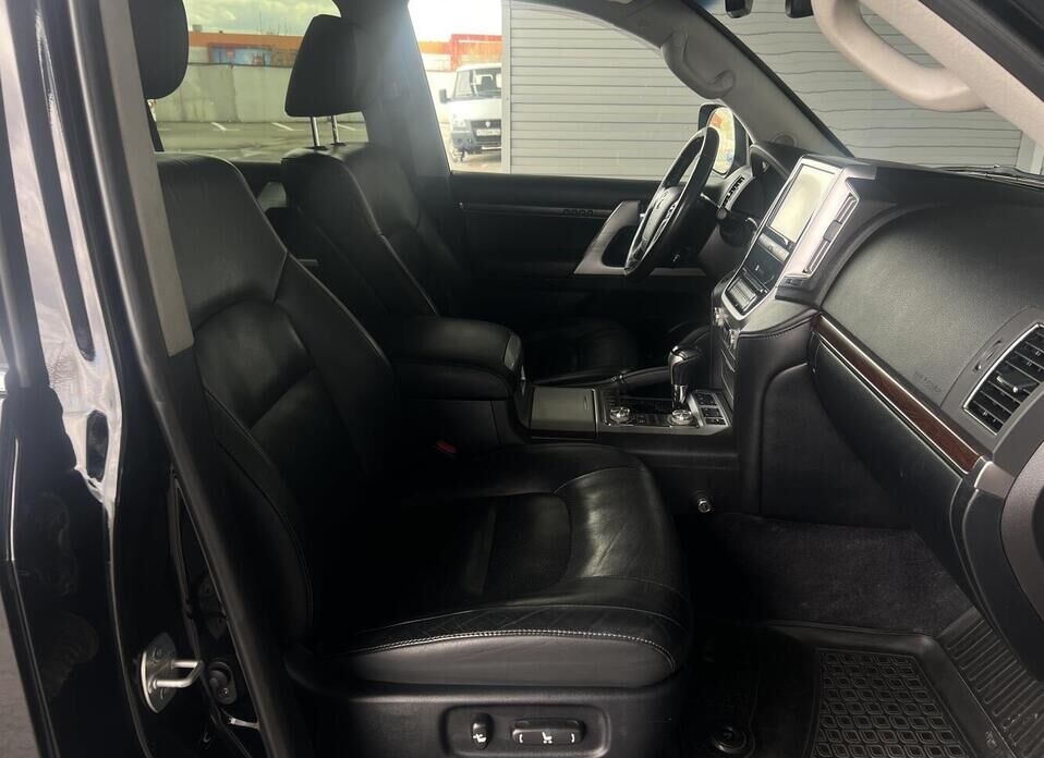 Toyota Land Cruiser, 200 Series Рестайлинг 2 4.5d AT (249 л.с.) 4WD