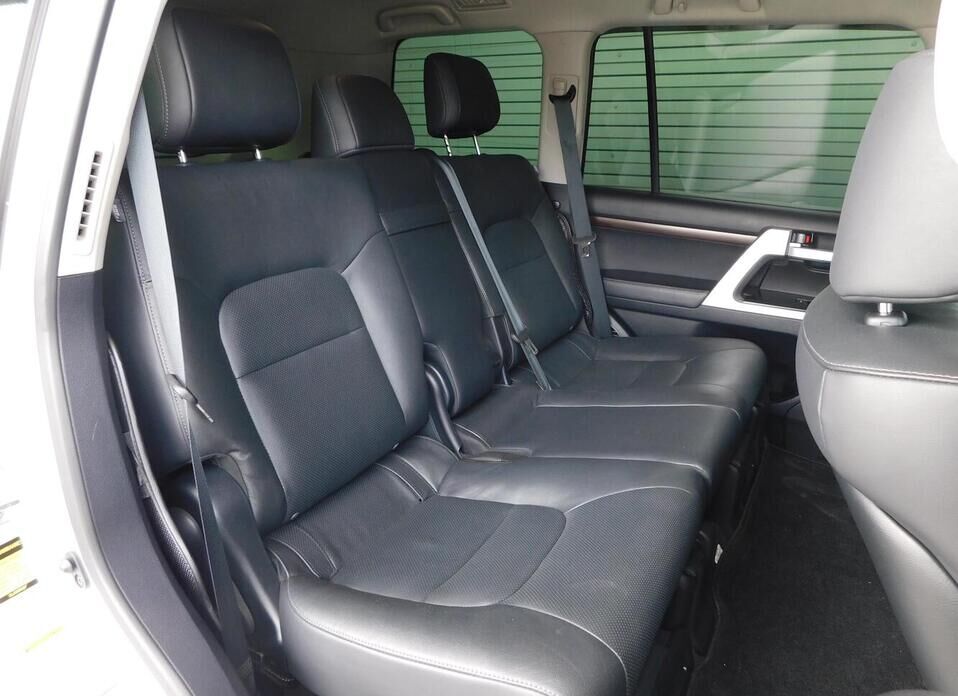 Toyota Land Cruiser, 200 Series Рестайлинг 2 4.5d AT (249 л.с.) 4WD
