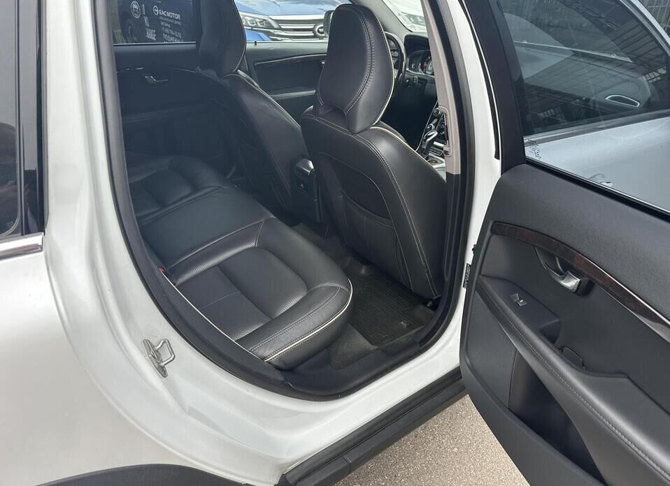Volvo XC70 2.4d AT (215 л.с.) 4WD