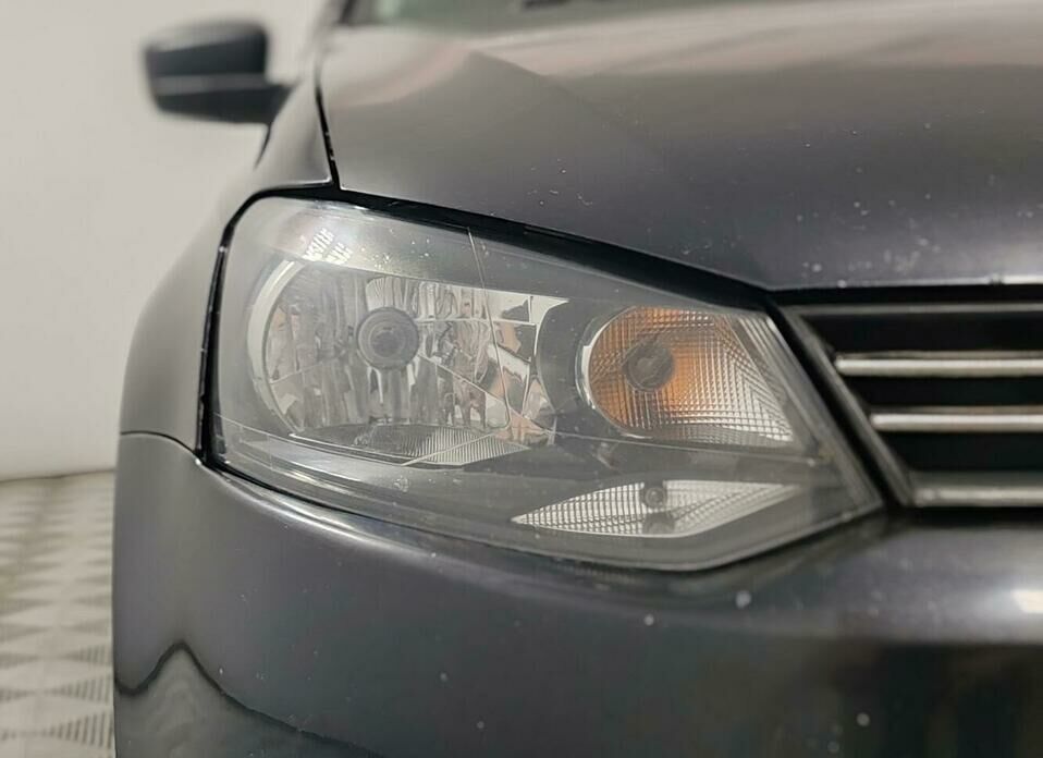 Volkswagen Polo 1.6 AT (105 л.с.)