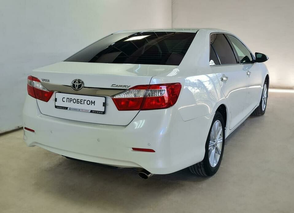 Toyota Camry 2.5 AT (181 л.с.)