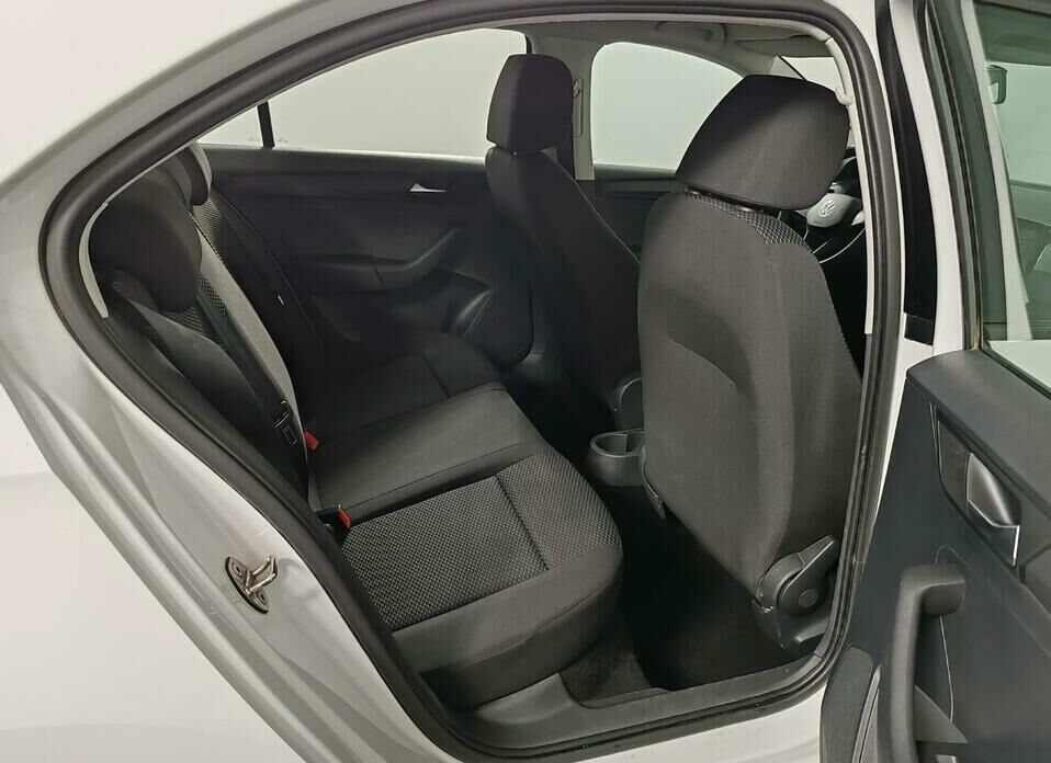 Volkswagen Polo 1.6 AT (110 л.с.)