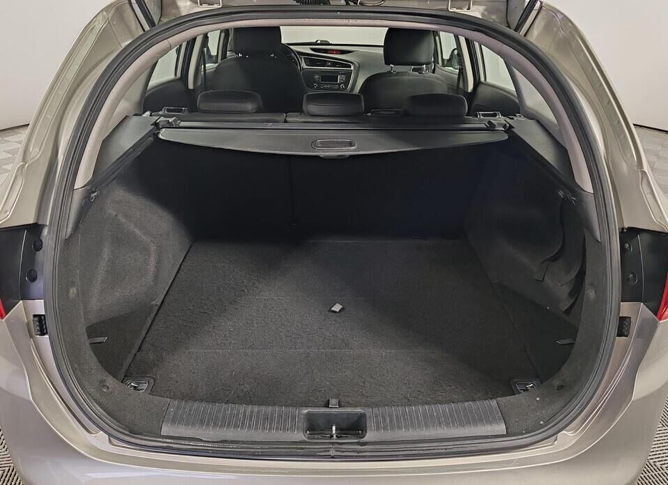 Kia Ceed, II Рестайлинг 1.6 MT (130 л.с.)