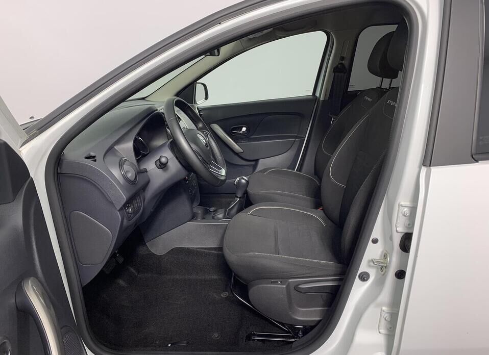 Renault Sandero Stepway 1.6 AT (102 л.с.)