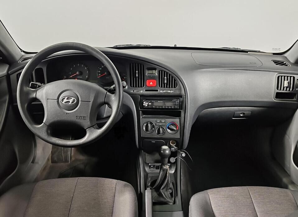 Hyundai Elantra, III (XD2) Рестайлинг 1.6 MT (105 л.с.)