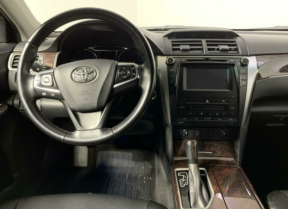 Toyota Camry 2.5 AT (181 л.с.)