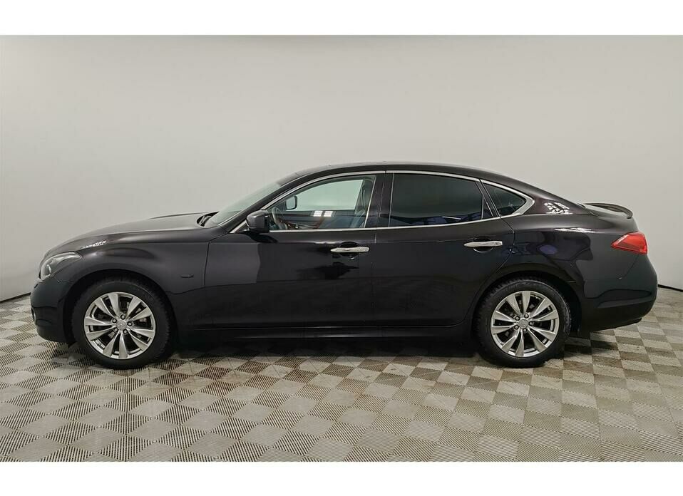 Infiniti M M25 2.5 AT (222 л.с.)