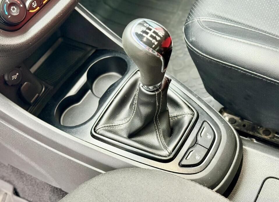 LADA (ВАЗ) Vesta, I 1.6 MT (106 л.с.)