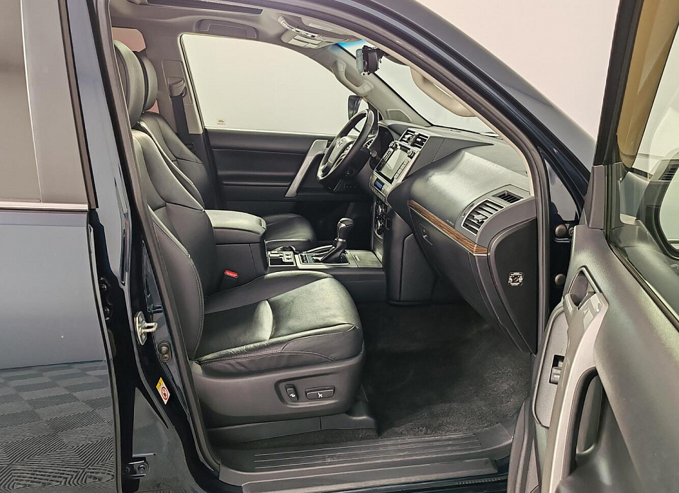 Toyota Land Cruiser Prado, 150 Series Рестайлинг 2 2.8d AT (177 л.с.) 4WD