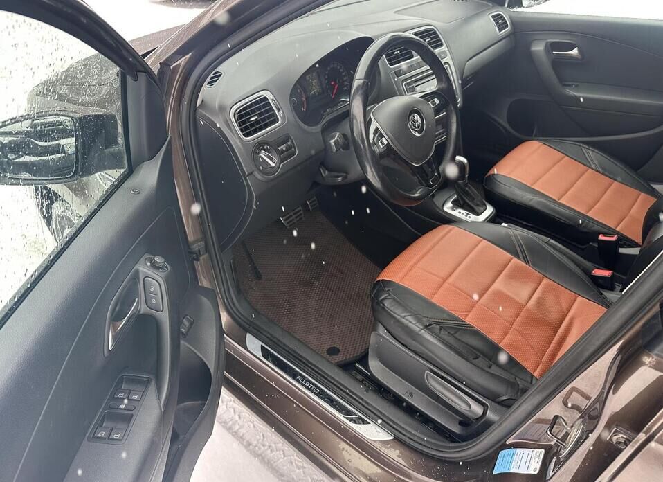 Volkswagen Polo, V Рестайлинг 1.6 AT (110 л.с.)