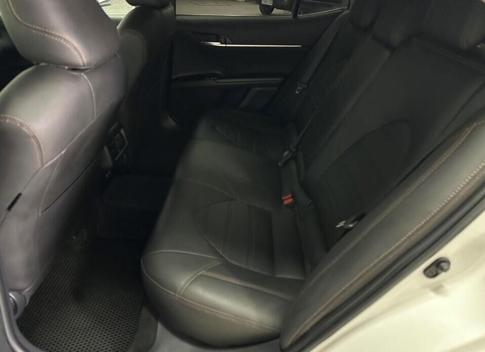 Toyota Camry 2.5 AT (181 л.с.)